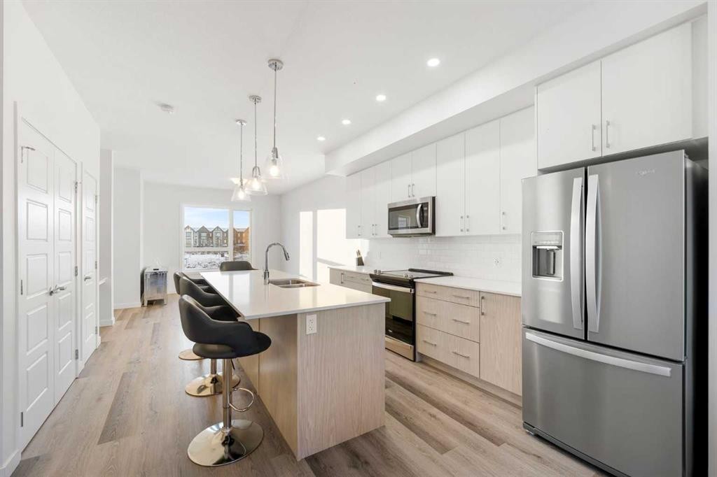 









44


Evanscrest

Manor Northwest,
Calgary,




AB
T3P 0Y1

