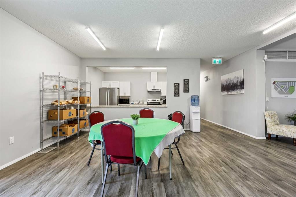 









6220


17

Avenue Southeast, 296,
Calgary,




AB
T2A 0W6

