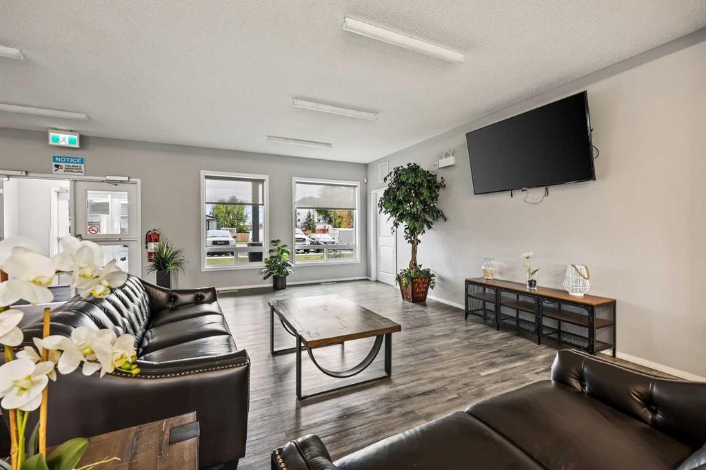 









6220


17

Avenue Southeast, 296,
Calgary,




AB
T2A 0W6

