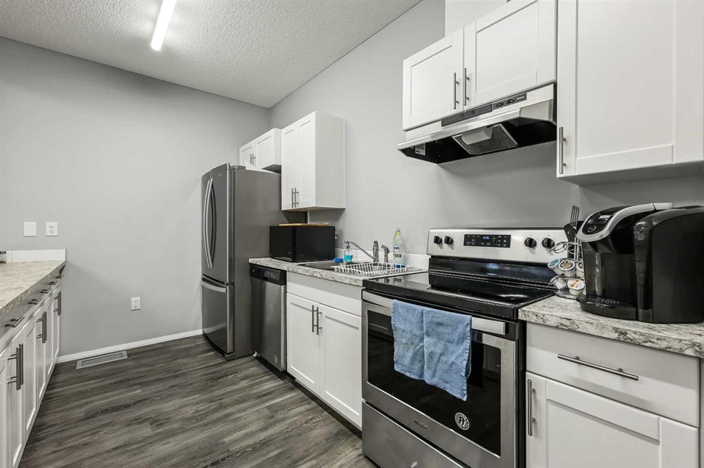 









6220


17

Avenue Southeast, 296,
Calgary,




AB
T2A 0W6

