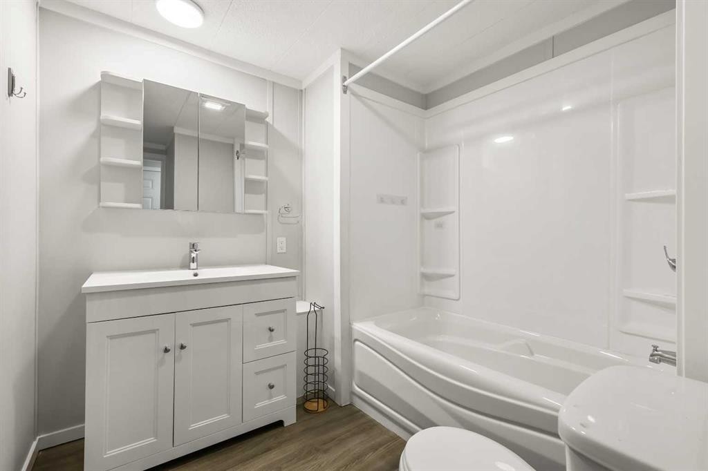









6220


17

Avenue Southeast, 358,
Calgary,




AB
T2A 7H4

