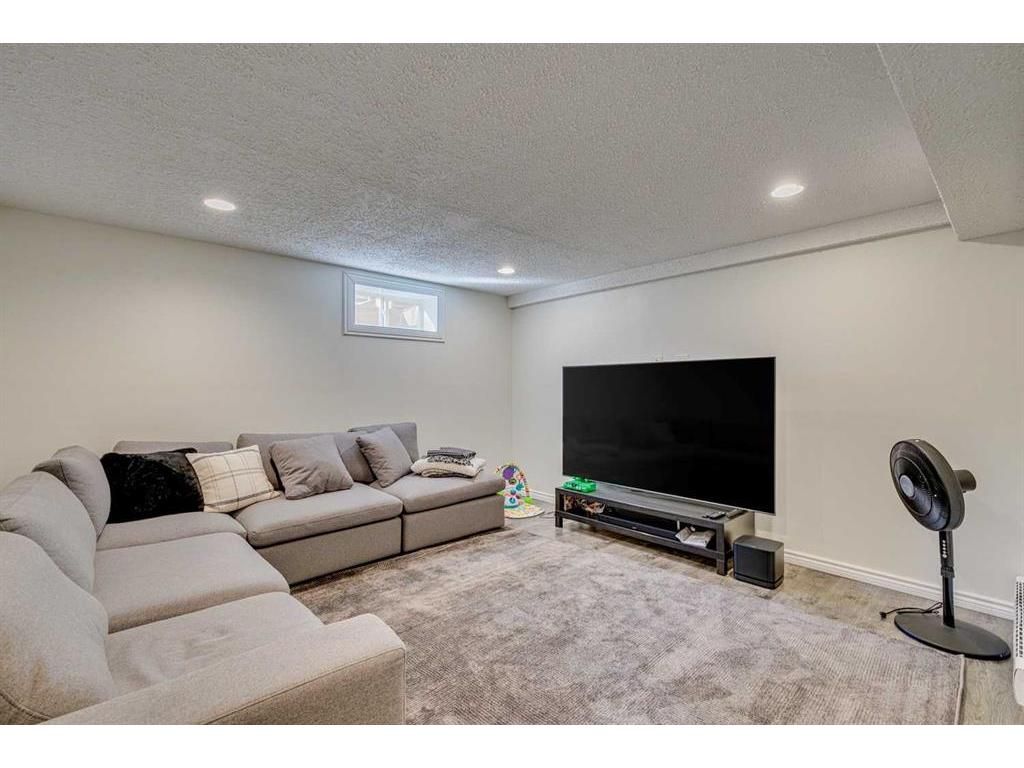 









3737


Douglas Ridge

Way Southeast,
Calgary,




AB
T2Z3C3

