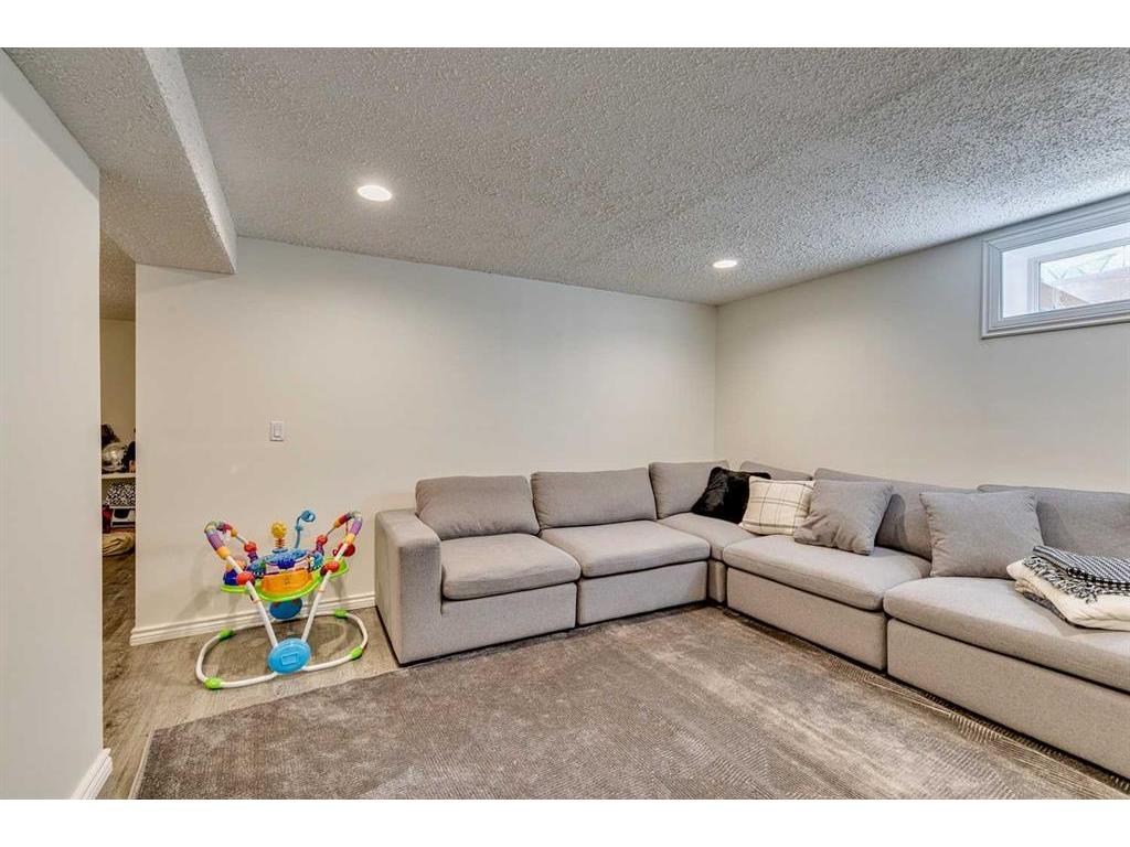 









3737


Douglas Ridge

Way Southeast,
Calgary,




AB
T2Z3C3

