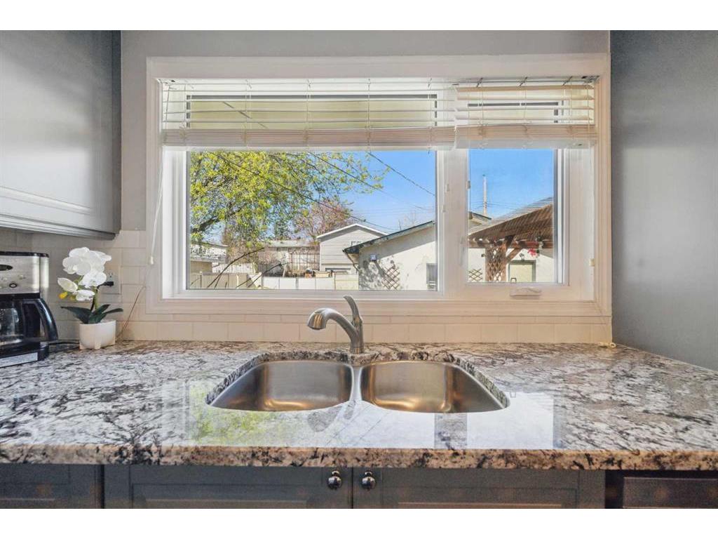 









828


Hunterston

Crescent Northwest,
Calgary,




AB
T2K 4N2

