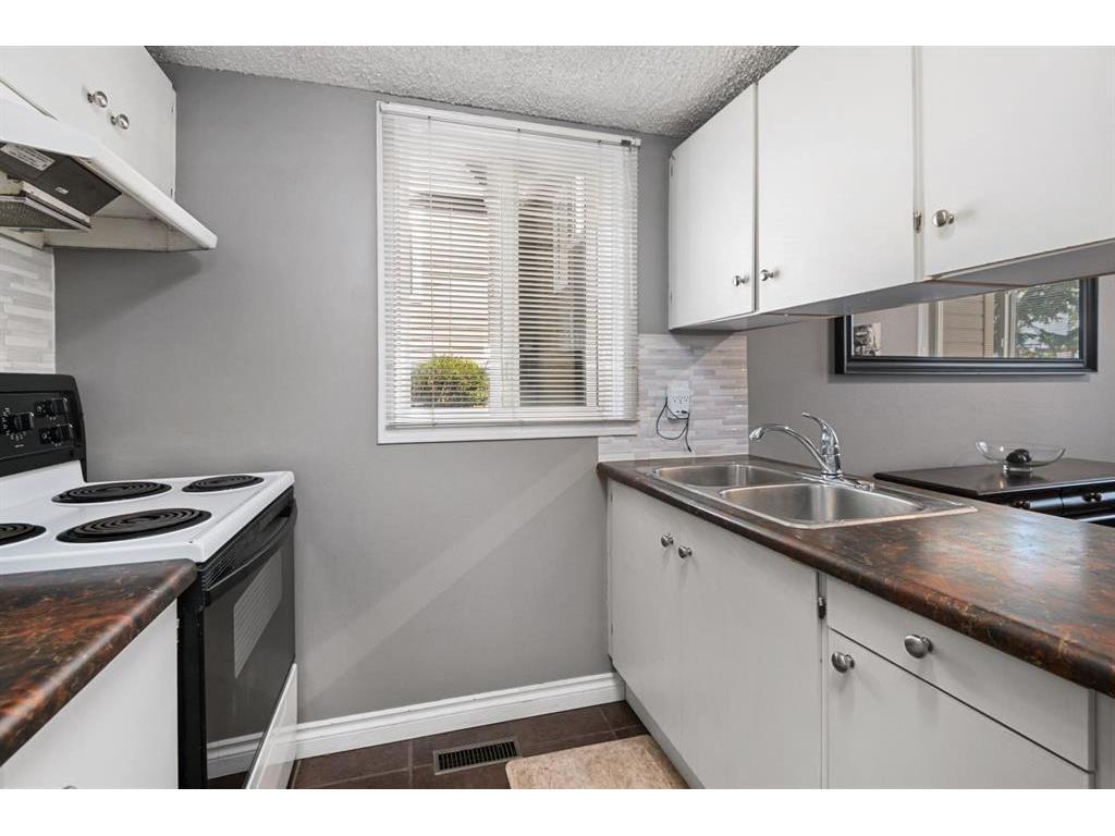 









829


Coach Bluff

Crescent Southwest, 701,
Calgary,




AB
T3H 1B1

