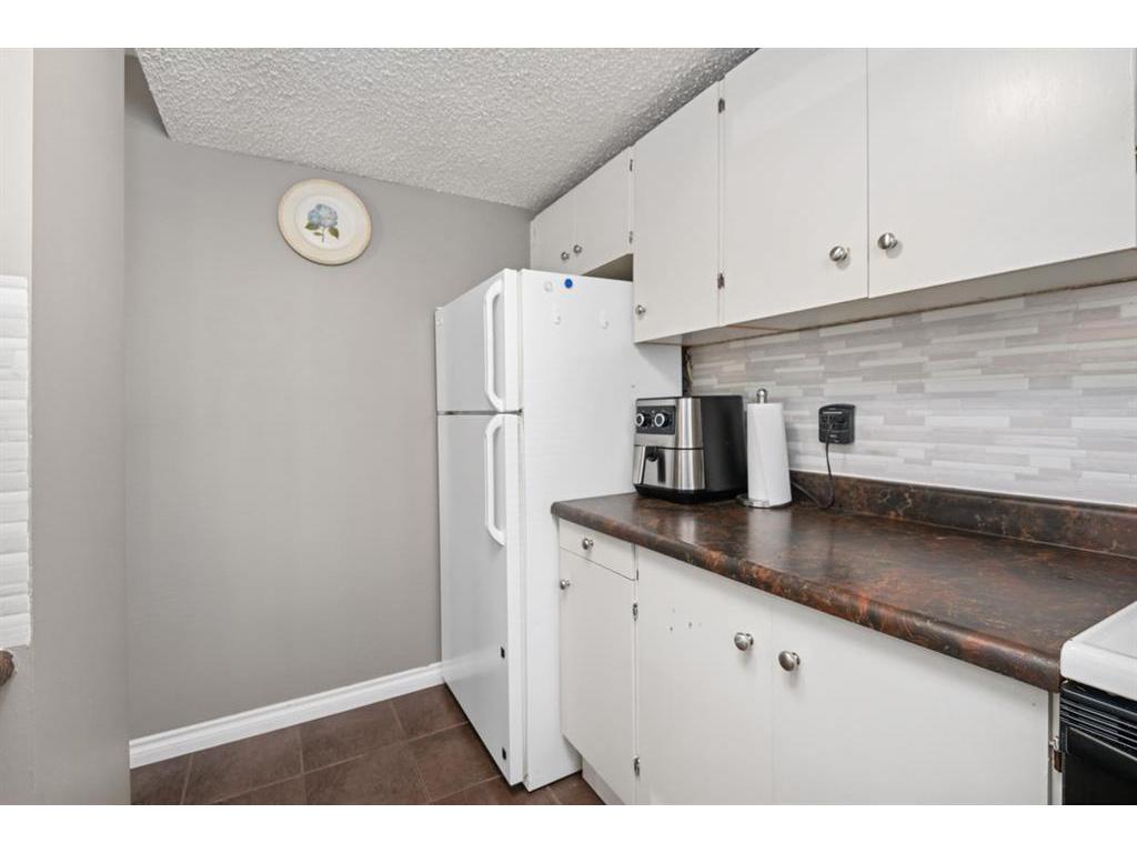 









829


Coach Bluff

Crescent Southwest, 701,
Calgary,




AB
T3H 1B1

