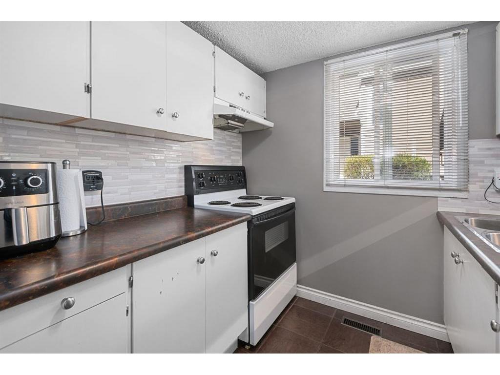 









829


Coach Bluff

Crescent Southwest, 701,
Calgary,




AB
T3H 1B1


