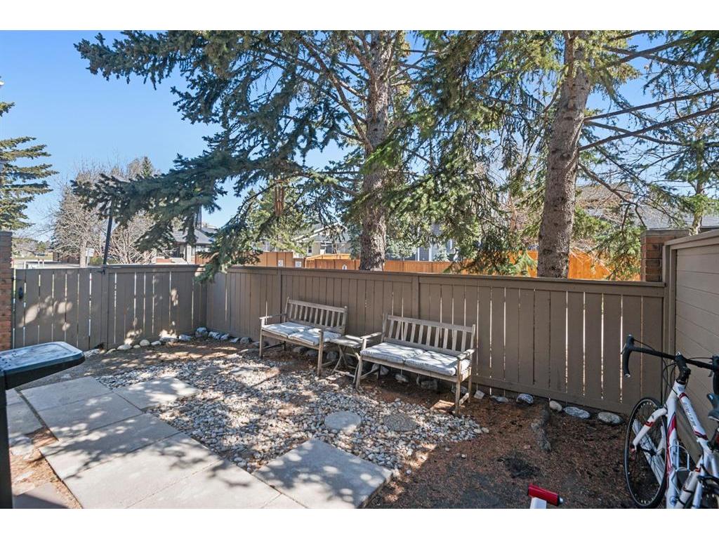 









829


Coach Bluff

Crescent Southwest, 701,
Calgary,




AB
T3H 1B1

