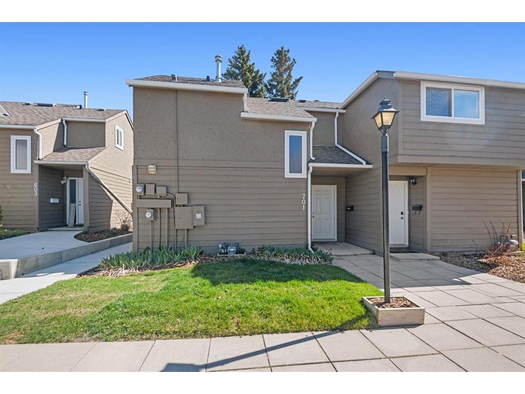 









829


Coach Bluff

Crescent Southwest, 701,
Calgary,




AB
T3H 1B1

