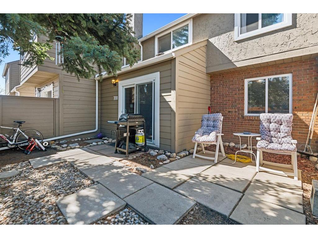 









829


Coach Bluff

Crescent Southwest, 701,
Calgary,




AB
T3H 1B1

