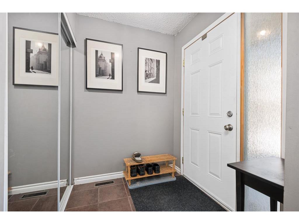 









829


Coach Bluff

Crescent Southwest, 701,
Calgary,




AB
T3H 1B1

