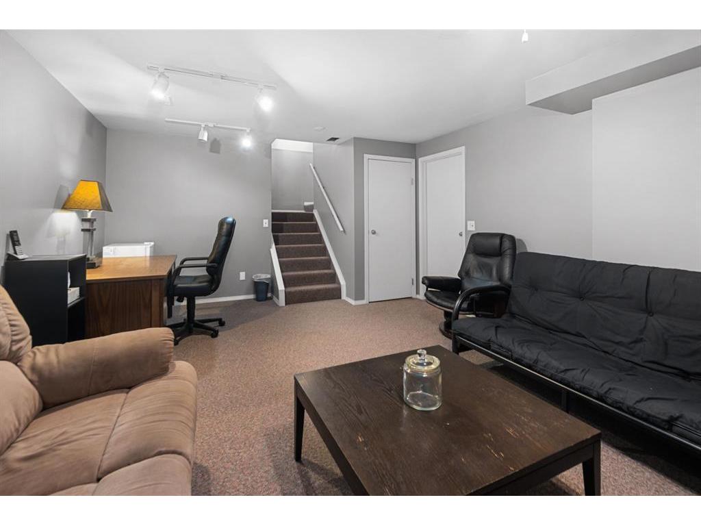 









829


Coach Bluff

Crescent Southwest, 701,
Calgary,




AB
T3H 1B1


