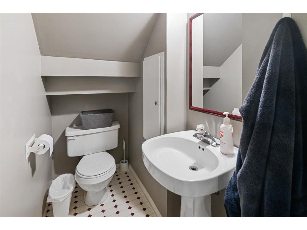









829


Coach Bluff

Crescent Southwest, 701,
Calgary,




AB
T3H 1B1

