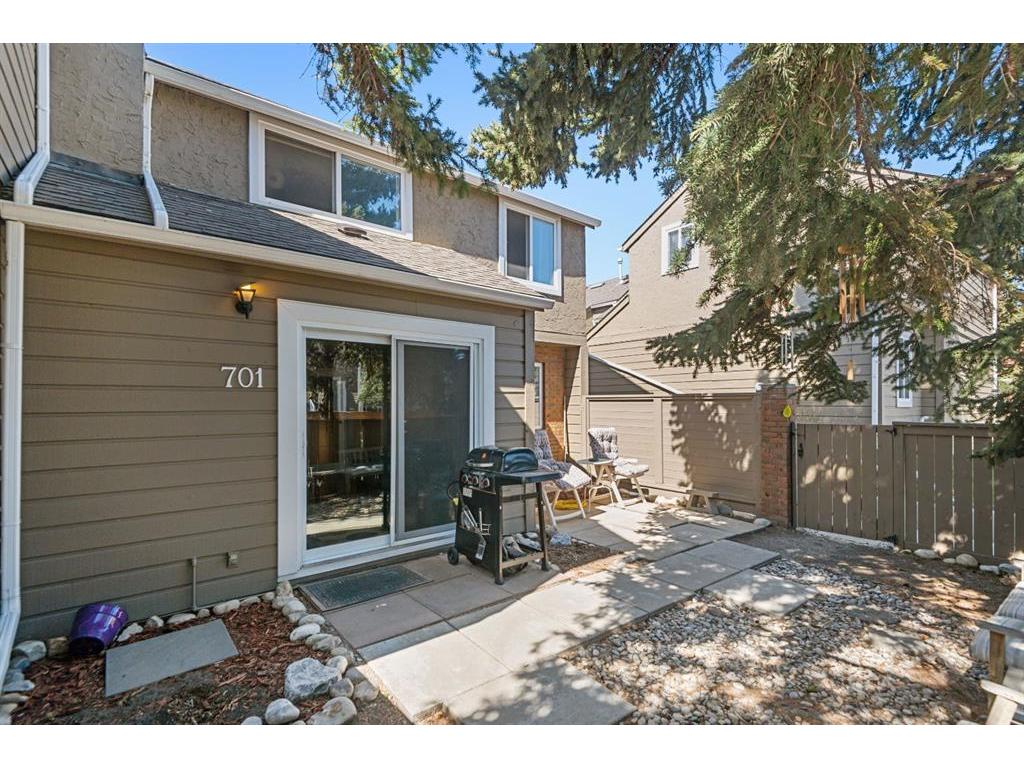 









829


Coach Bluff

Crescent Southwest, 701,
Calgary,




AB
T3H 1B1

