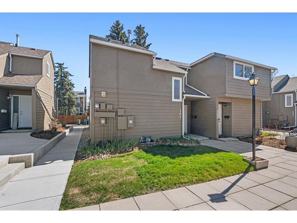 









829


Coach Bluff

Crescent Southwest, 701,
Calgary,




AB
T3H 1B1

