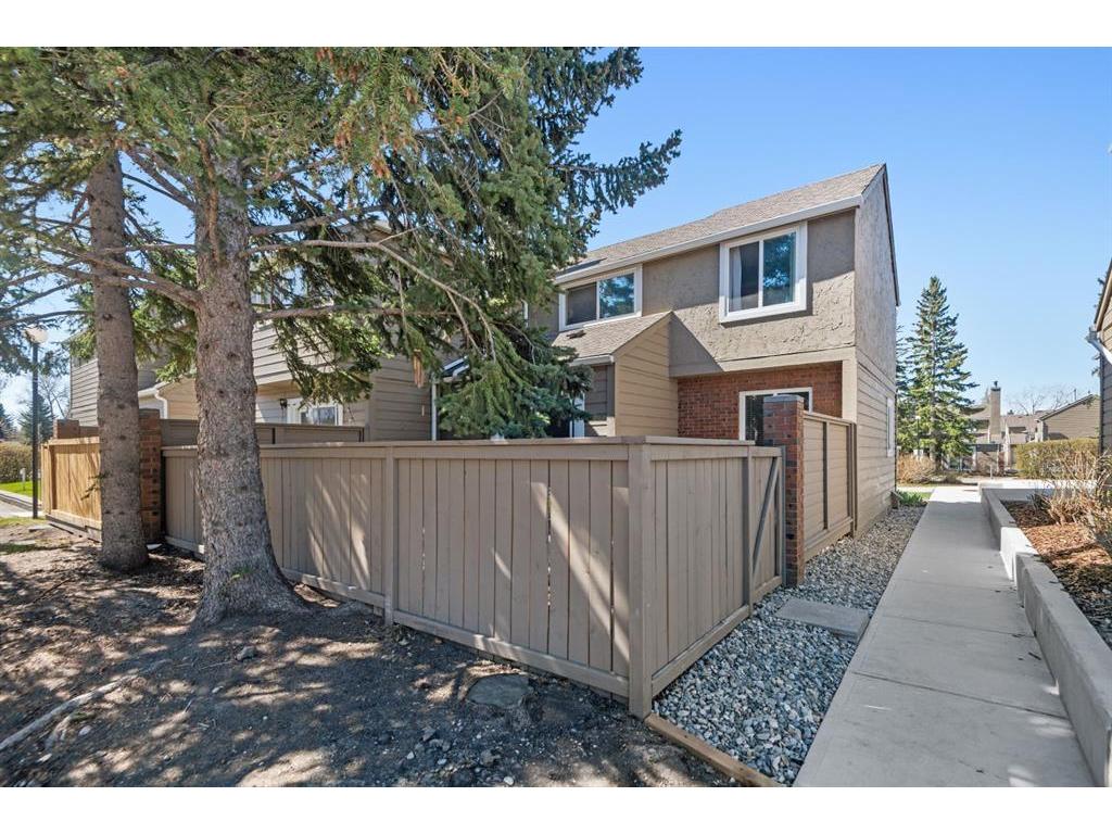 









829


Coach Bluff

Crescent Southwest, 701,
Calgary,




AB
T3H 1B1

