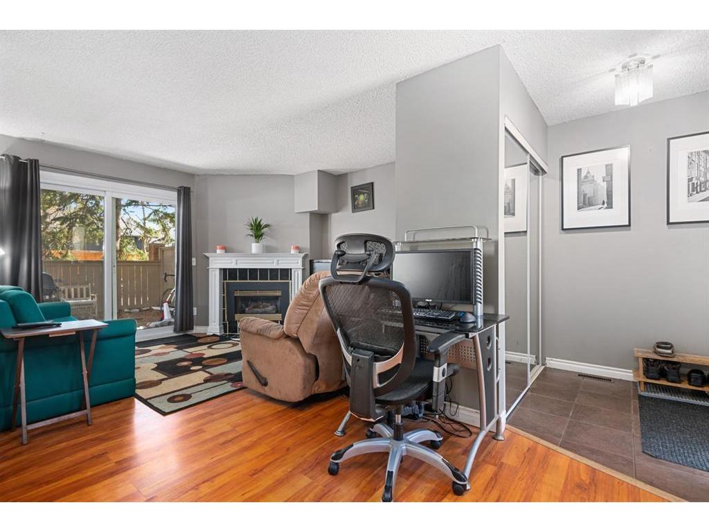 









829


Coach Bluff

Crescent Southwest, 701,
Calgary,




AB
T3H 1B1

