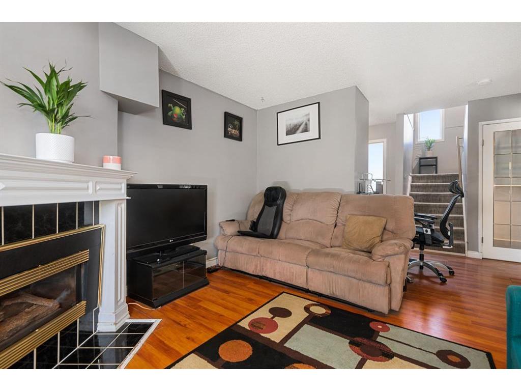 









829


Coach Bluff

Crescent Southwest, 701,
Calgary,




AB
T3H 1B1

