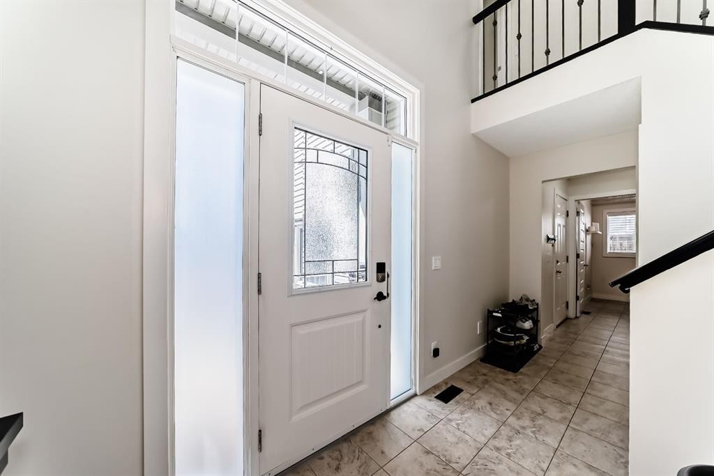 









612


Montgomery

Close Southeast,
High River,




AB
T1B0B7

