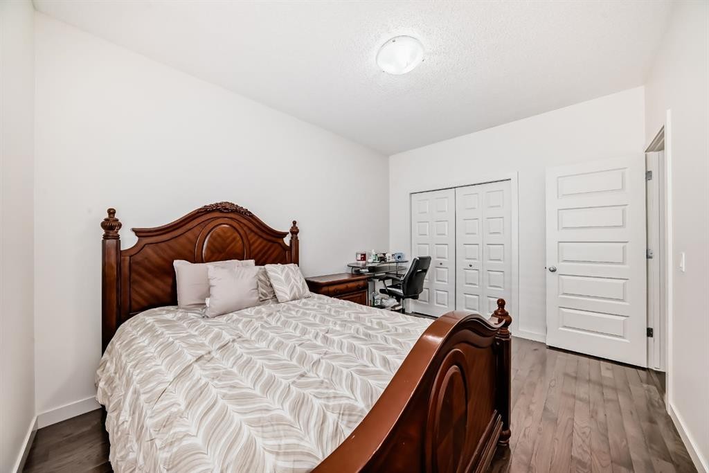 









612


Montgomery

Close Southeast,
High River,




AB
T1B0B7

