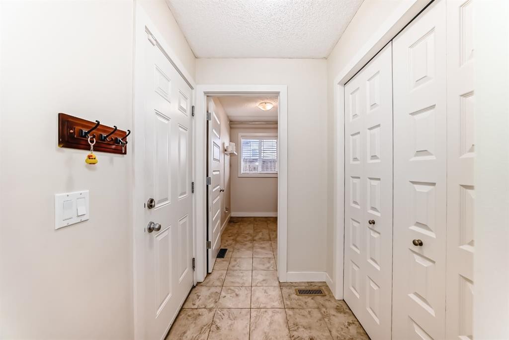 









612


Montgomery

Close Southeast,
High River,




AB
T1B0B7


