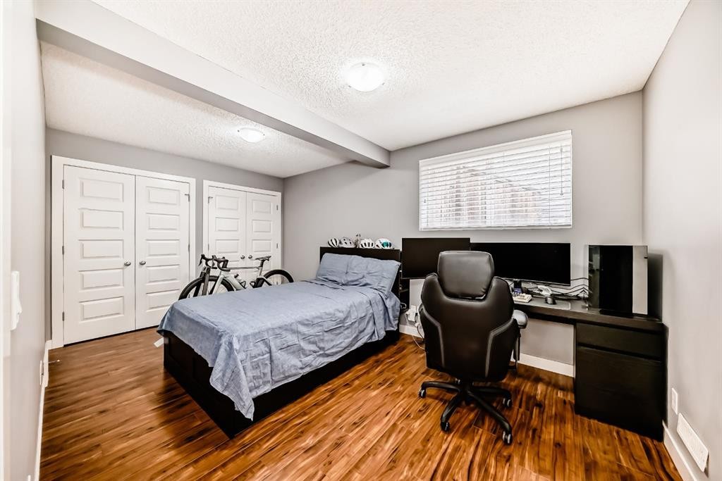 









612


Montgomery

Close Southeast,
High River,




AB
T1B0B7

