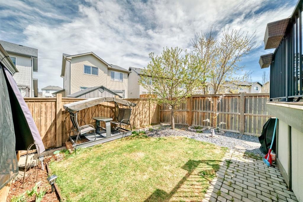 









612


Montgomery

Close Southeast,
High River,




AB
T1B0B7

