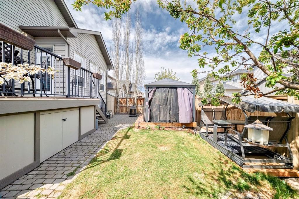









612


Montgomery

Close Southeast,
High River,




AB
T1B0B7

