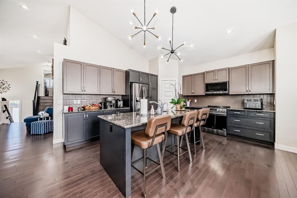 









612


Montgomery

Close Southeast,
High River,




AB
T1B0B7


