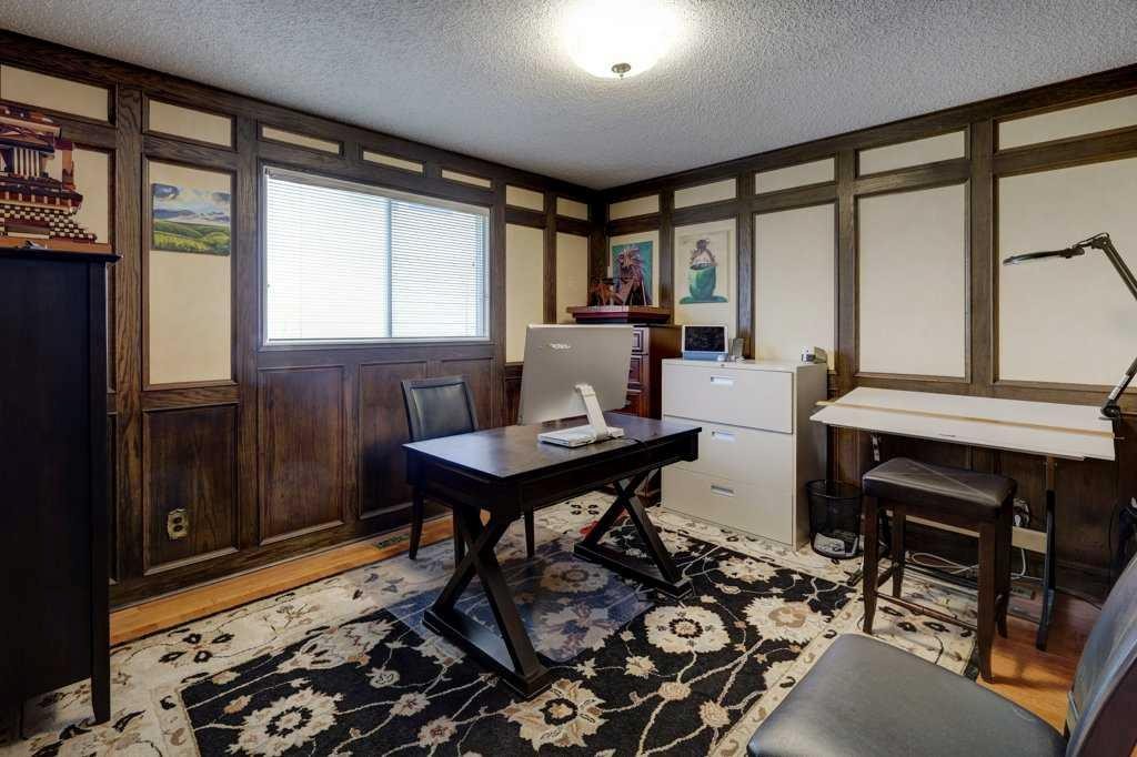 









19


Edgewood

Place Northwest,
Calgary,




AB
T3A 2T8


