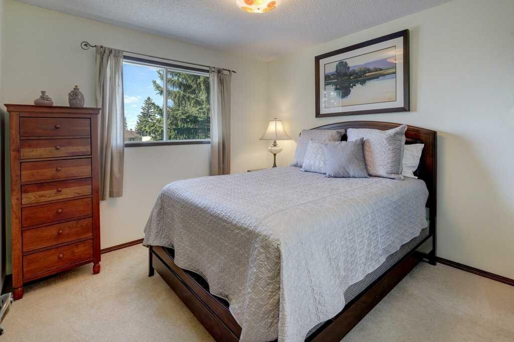 









19


Edgewood

Place Northwest,
Calgary,




AB
T3A 2T8

