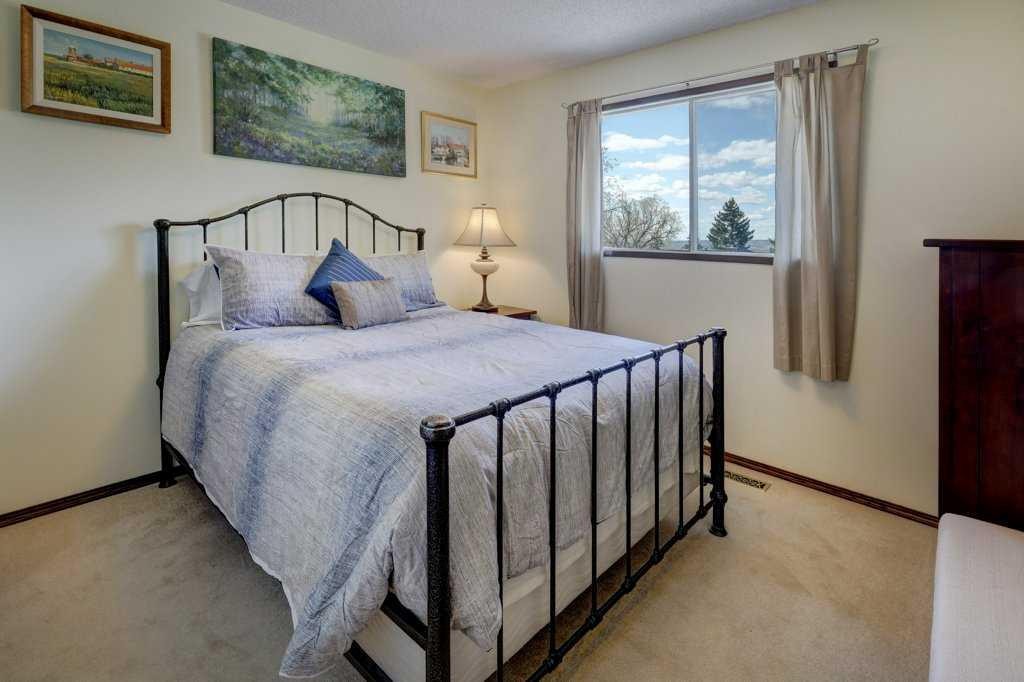 









19


Edgewood

Place Northwest,
Calgary,




AB
T3A 2T8

