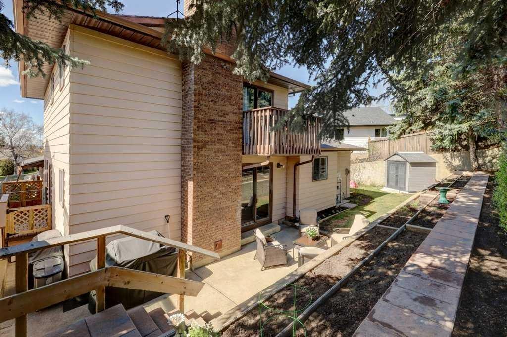 









19


Edgewood

Place Northwest,
Calgary,




AB
T3A 2T8

