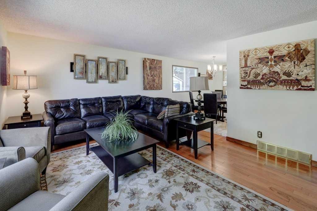 









19


Edgewood

Place Northwest,
Calgary,




AB
T3A 2T8

