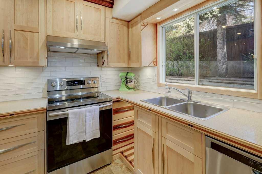 









19


Edgewood

Place Northwest,
Calgary,




AB
T3A 2T8

