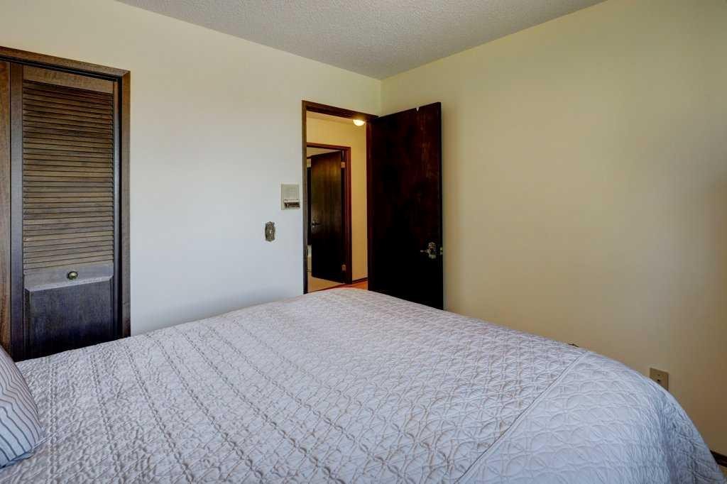 









19


Edgewood

Place Northwest,
Calgary,




AB
T3A 2T8

