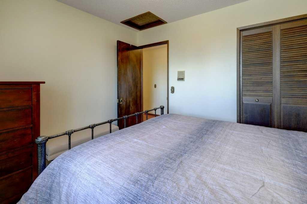 









19


Edgewood

Place Northwest,
Calgary,




AB
T3A 2T8

