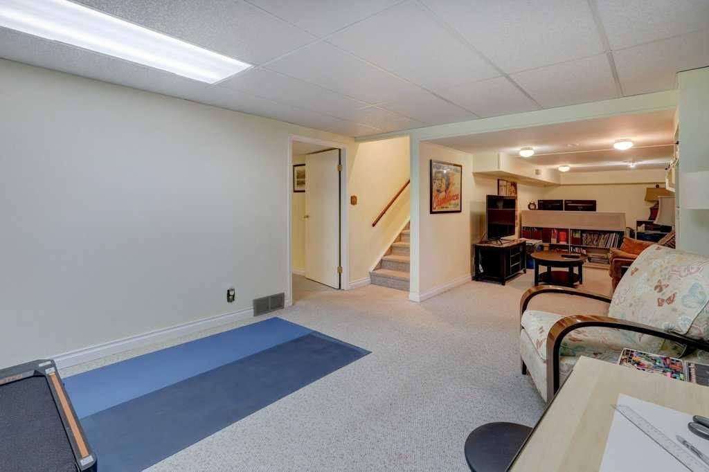 









19


Edgewood

Place Northwest,
Calgary,




AB
T3A 2T8


