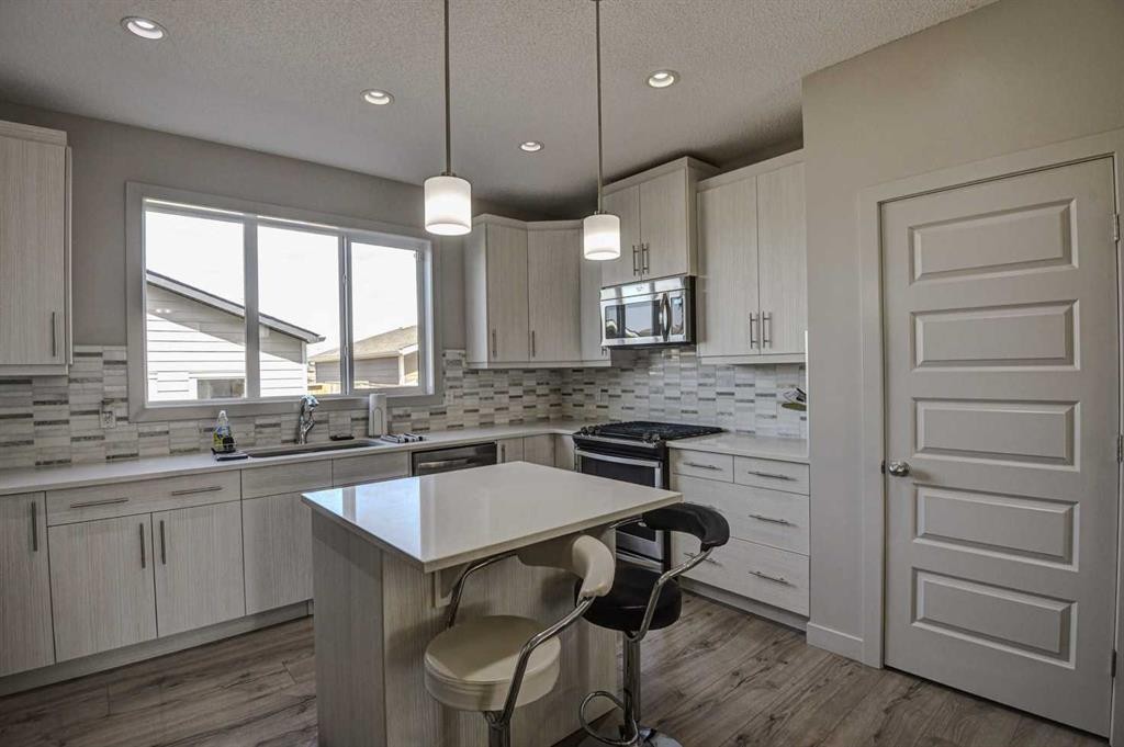 









78


Marquis

Heights Southeast,
Calgary,




AB
T3M 2A8

