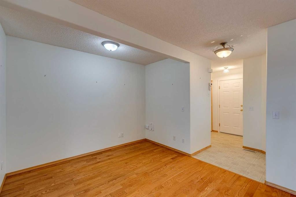 









7707


Martha's Haven

Park Northeast, 187,
Calgary,




AB
T3J3Z7

