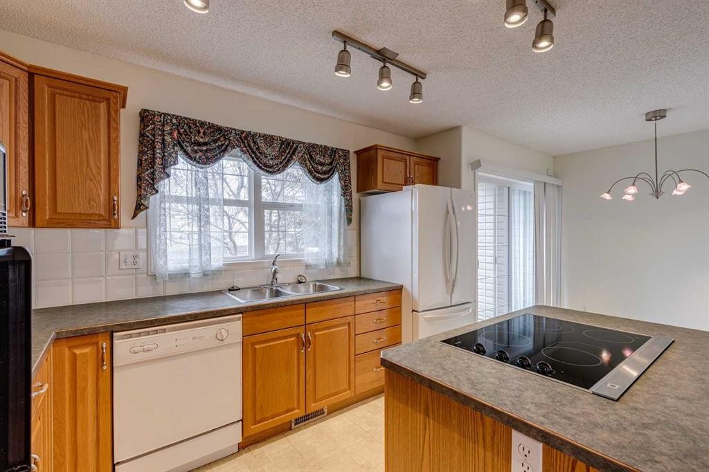 









7707


Martha's Haven

Park Northeast, 187,
Calgary,




AB
T3J3Z7

