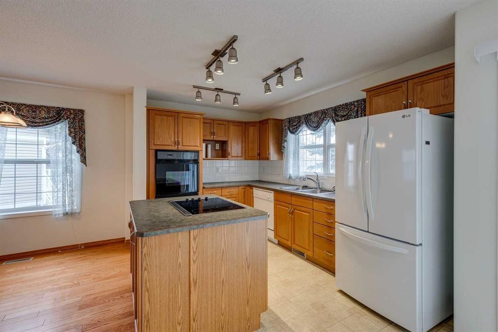 









7707


Martha's Haven

Park Northeast, 187,
Calgary,




AB
T3J3Z7

