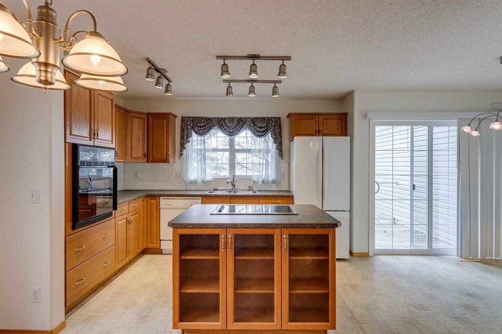 









7707


Martha's Haven

Park Northeast, 187,
Calgary,




AB
T3J3Z7

