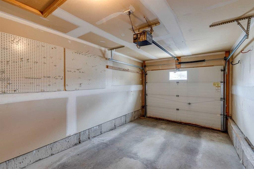 









7707


Martha's Haven

Park Northeast, 187,
Calgary,




AB
T3J3Z7


