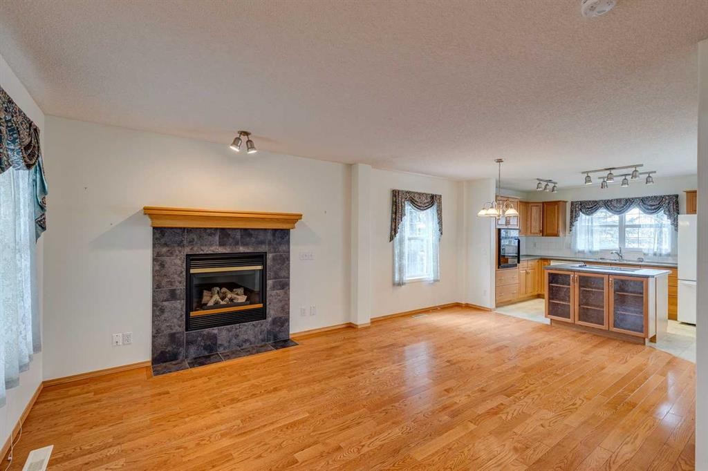 









7707


Martha's Haven

Park Northeast, 187,
Calgary,




AB
T3J3Z7

