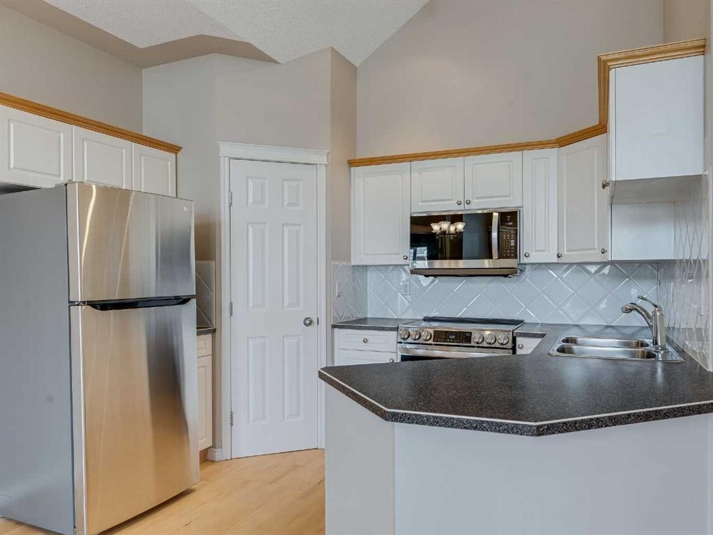 









7451


Springbank

Boulevard Southwest, 2301,
Calgary,




AB
T3H 4K5

