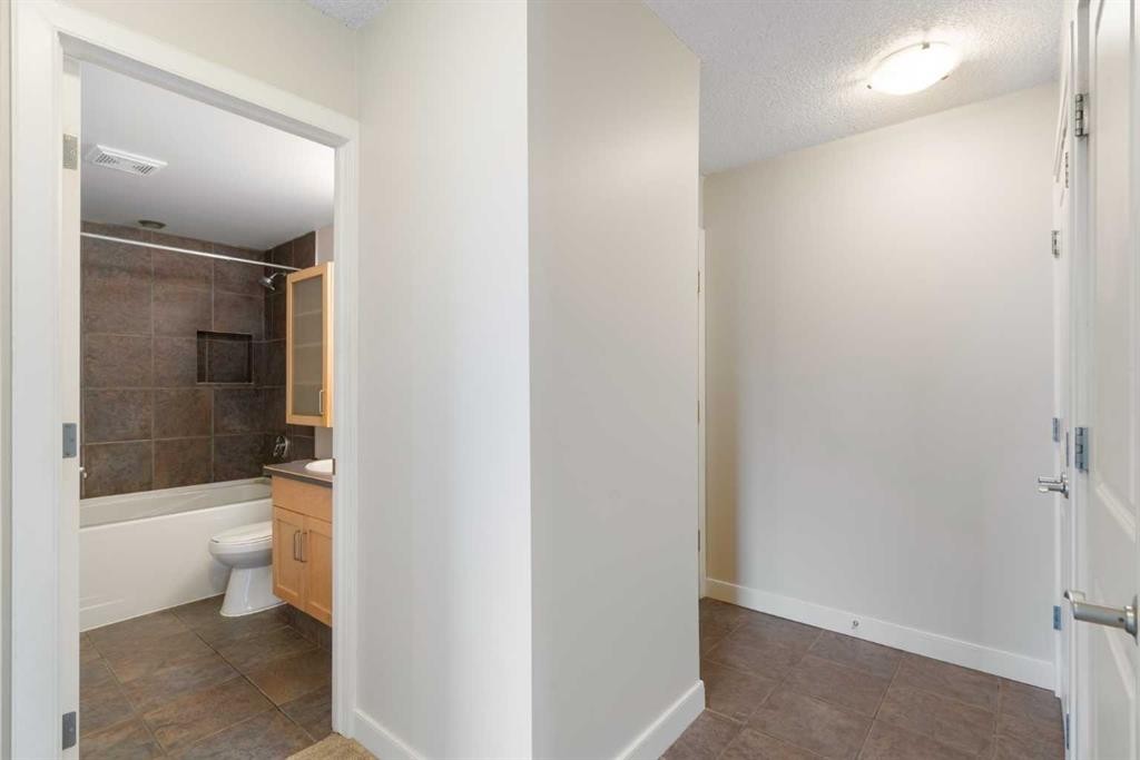 









605


14

Avenue Southwest, 604,
Calgary,




AB
T2R 0M9

