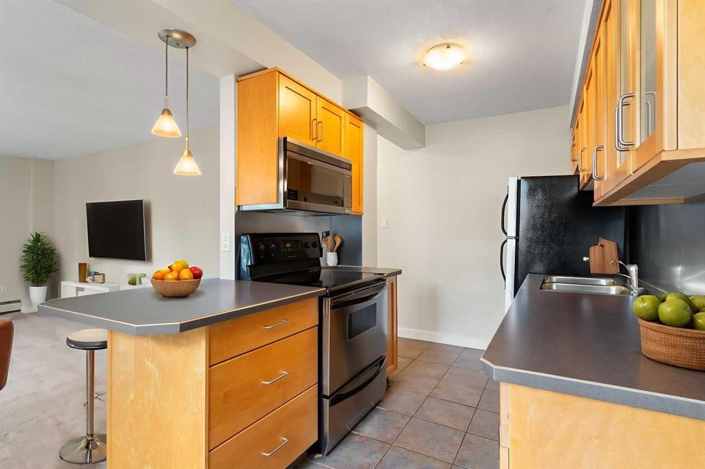 









605


14

Avenue Southwest, 604,
Calgary,




AB
T2R 0M9

