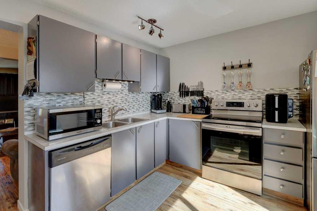 









44


Castlegreen

Close Northeast,
Calgary,




AB
t3j 1y6

