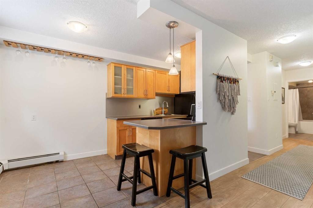 









605


14

Avenue Southwest, 303,
Calgary,




AB
T2R 0M9

